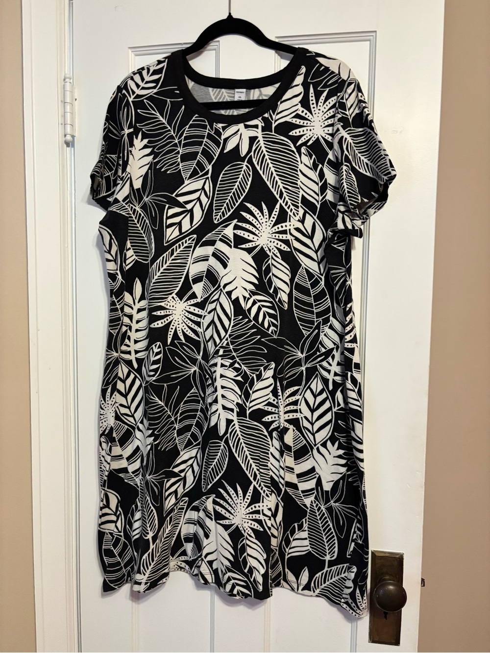 Women’s old navy Size xxl black and white tee shirt dress
